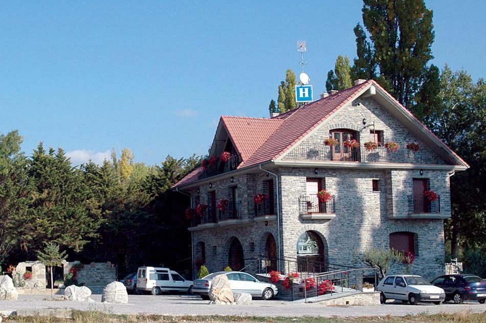 Hotel Restaurante Santa Elena Sabinanigo Exterior photo